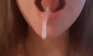 Valeria Belen/0nlyfans Cum in Mouth !!! Hot Video