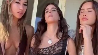 ppwyang__ – Pariswyang Nude Show BOOBS w/ Friends outside !!!