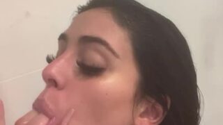 Camilla Araujo Sucking her finger – Video Onlyfans